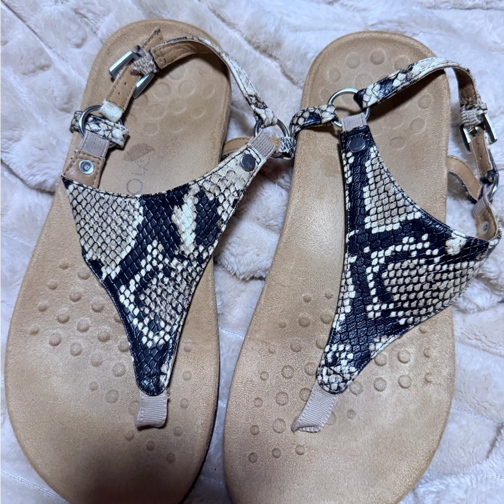 Vionic Women's Kirra Snakeskin Sandals